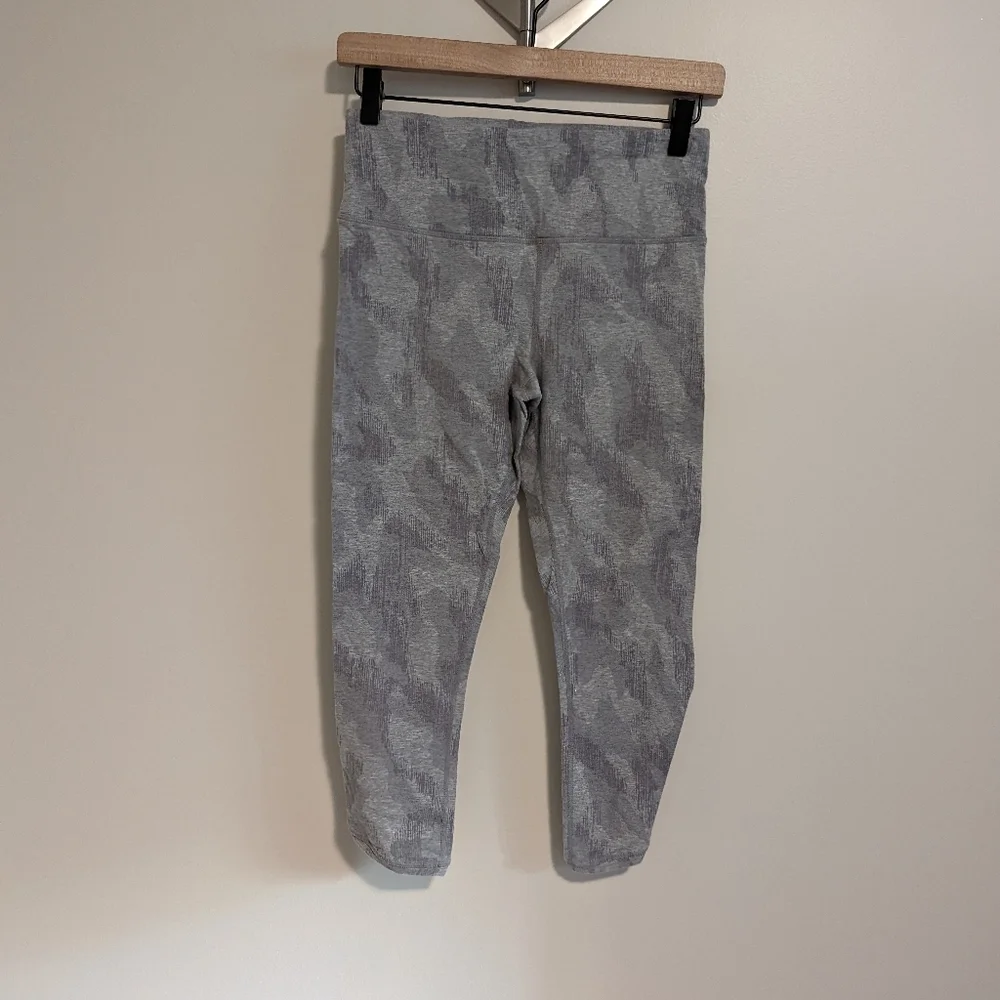 Athleta Sandbar Be Present Capri Crops Leggings | Size Small - Picture 2 of 9